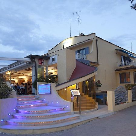 Hotel Gabbiano San Domino Bagian luar foto