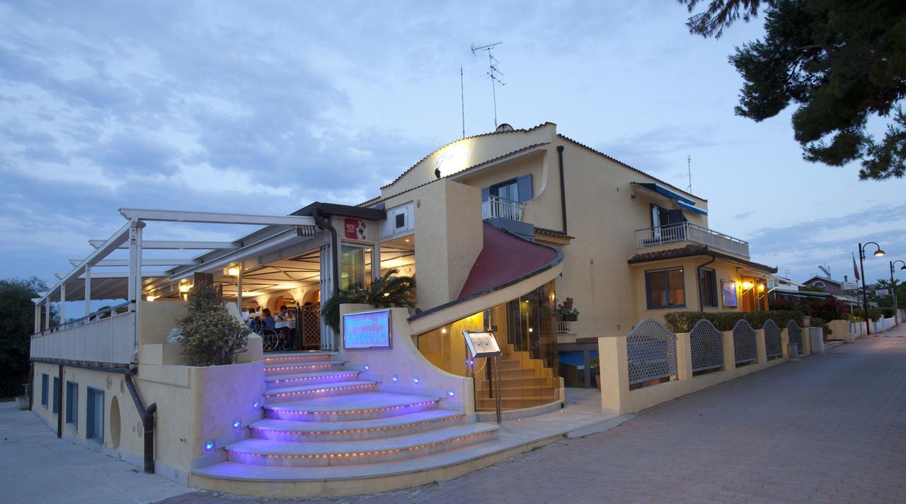 Hotel Gabbiano San Domino Bagian luar foto