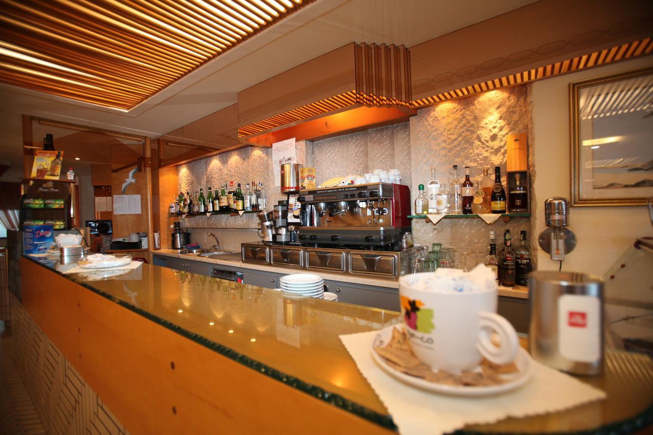 Hotel Gabbiano San Domino Bagian luar foto